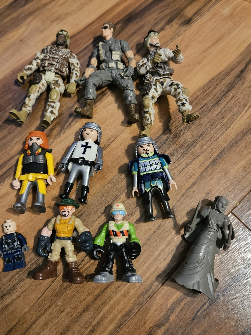 Mixed Kids Action Figure Lot Of 10 - Assorted Colors (A-29)